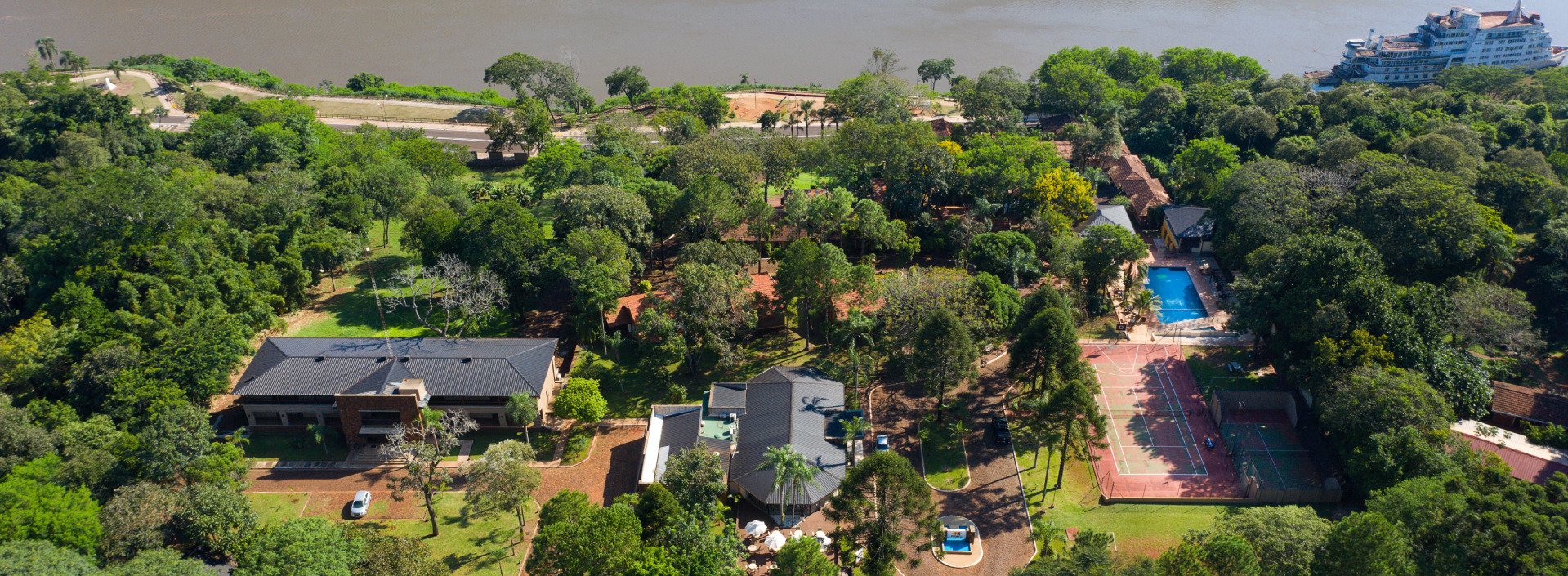 Hospédate en nuestras habitaciones y cabañas